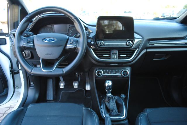Fahrzeugabbildung Ford Fiesta 1,0 ST-Line+SPORTFAHWERK+PANORAMADACH+LED