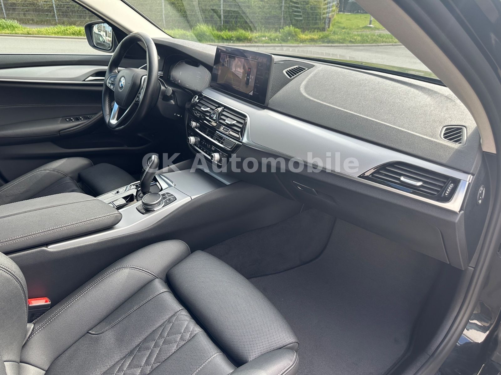 Fahrzeugabbildung BMW 520d Touring/Navi/Laser/Head-Up/Leder/360°/AHK