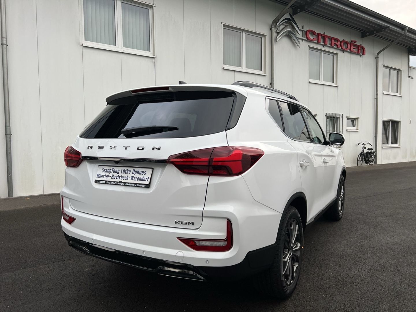 Fahrzeugabbildung KGM Rexton Blackline 4x2 e-XDi  3,5 t AHK-Last