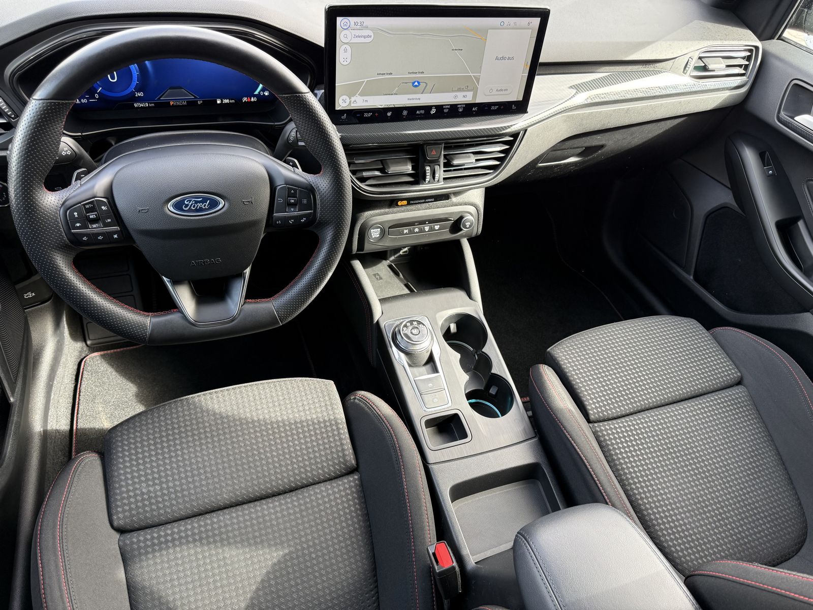 Fahrzeugabbildung Ford Focus Turnier 1.5 EB ST-Line X NAV+LED+VC+AHK+AC