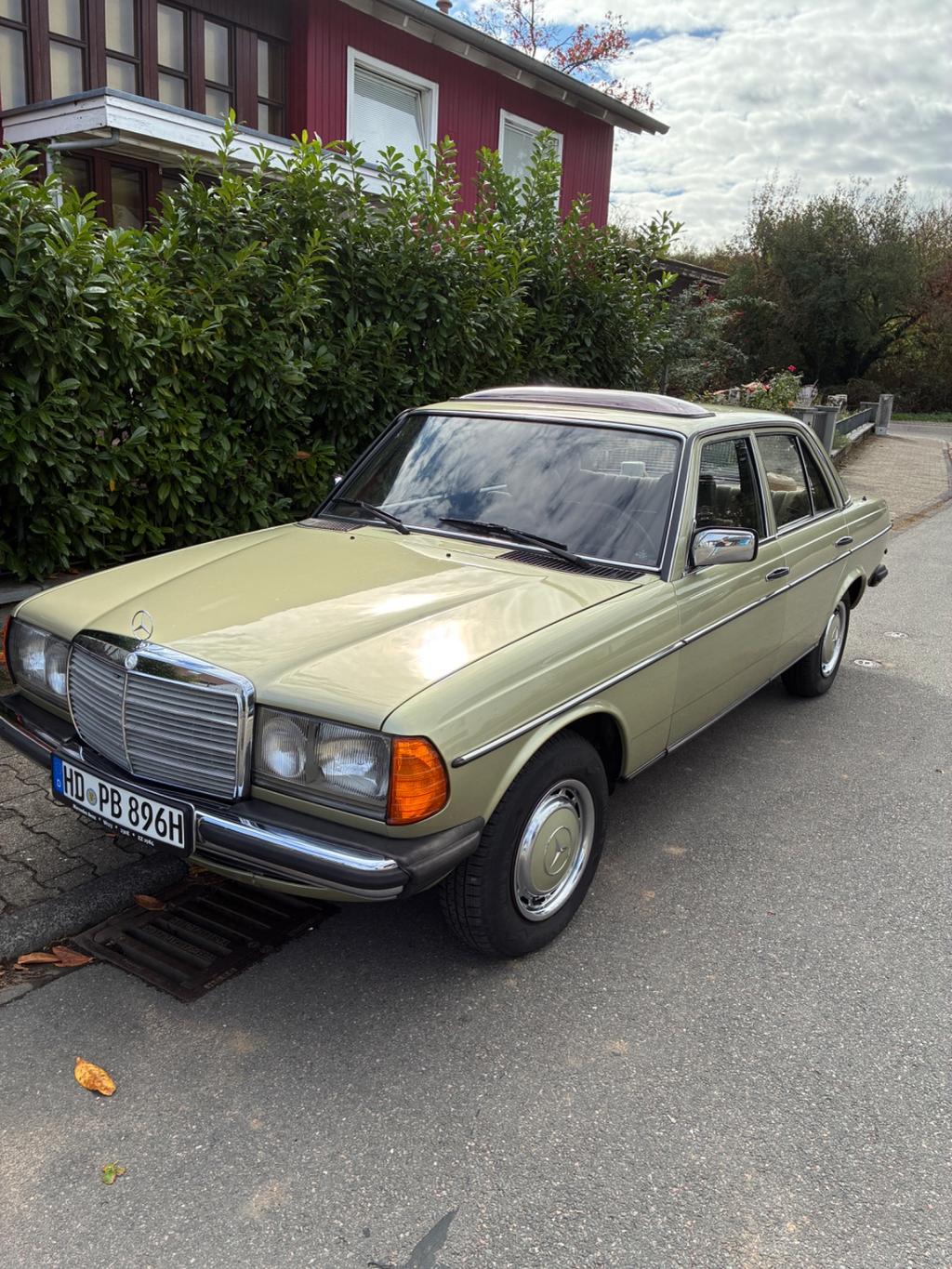 Mercedes-Benz 230e