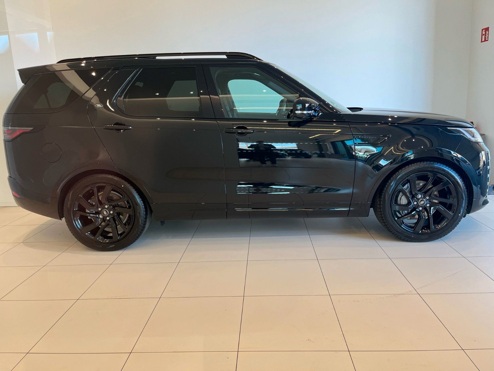 Fahrzeugabbildung Land Rover Discovery 5 D250 Dynamic SE  Panorama & AHK