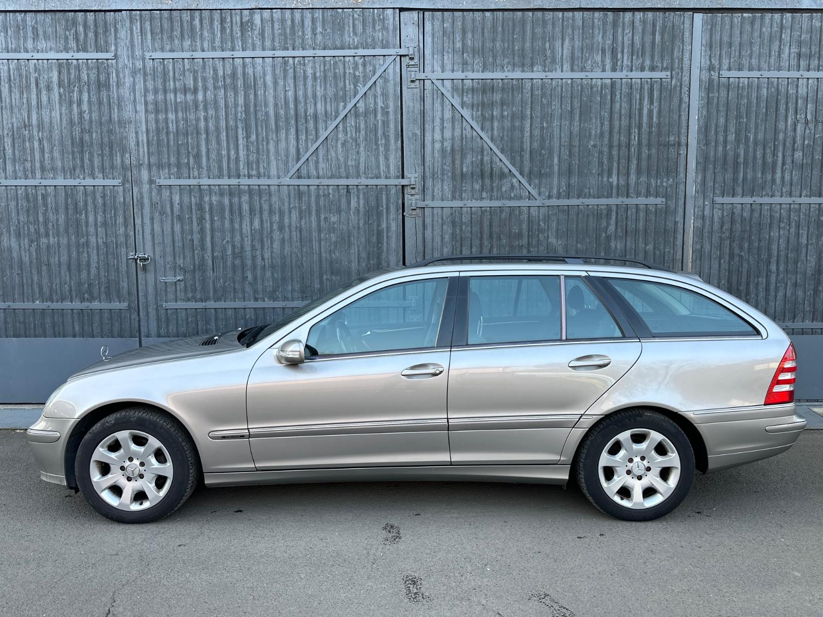 Mercedes-Benz C200 2005 — rear view