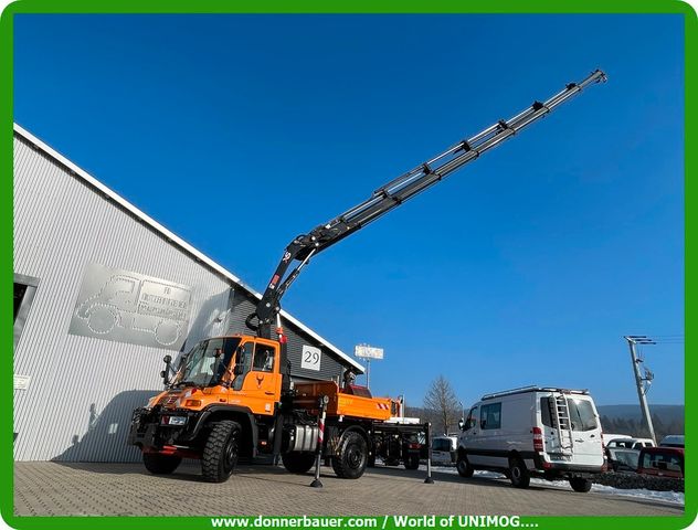 Unimog mit Mega Kran, Automatik, Zapfwelle