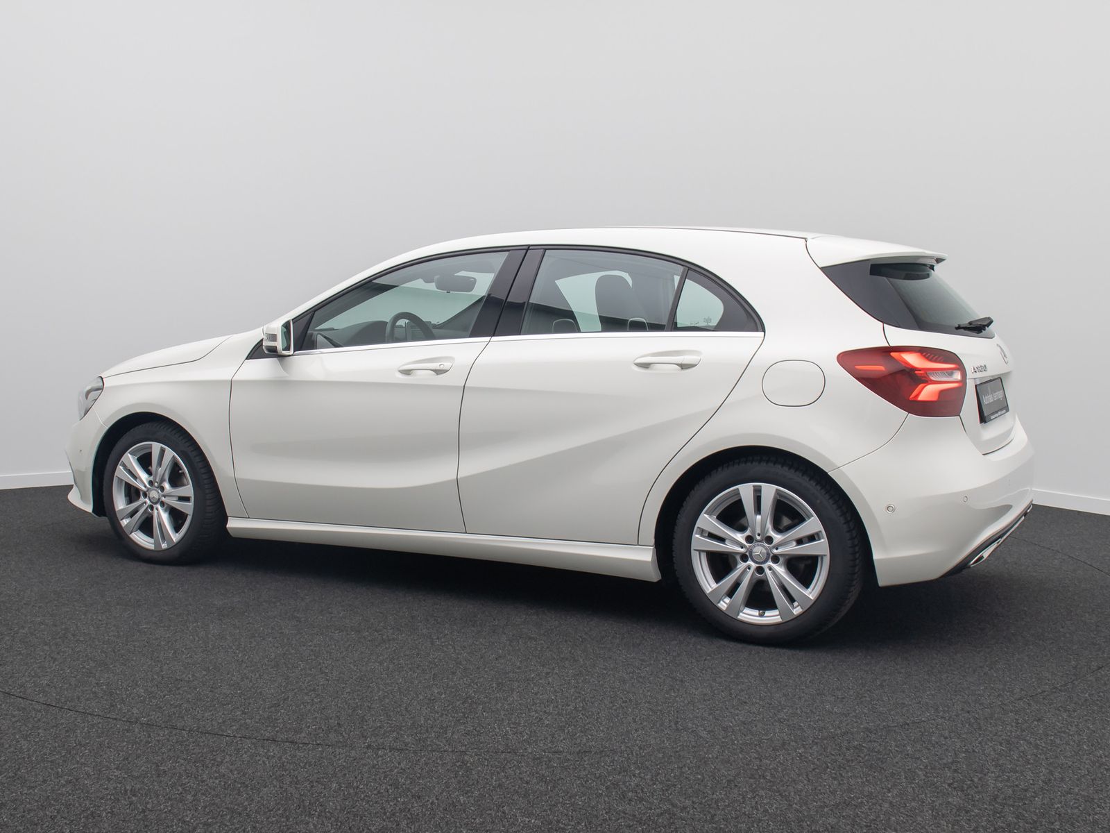 Fahrzeugabbildung Mercedes-Benz A180 BlueEfficiency Tempomat LED ParkAss NAVI