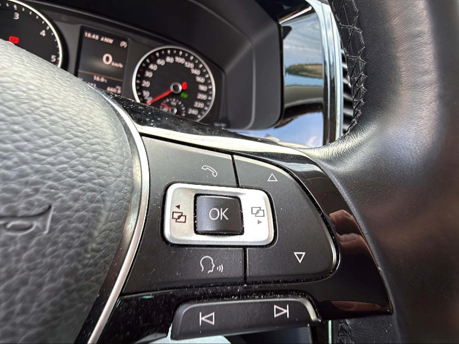 Volkswagen T6 Multivan Highline | LED | ACC | AHK | Kam