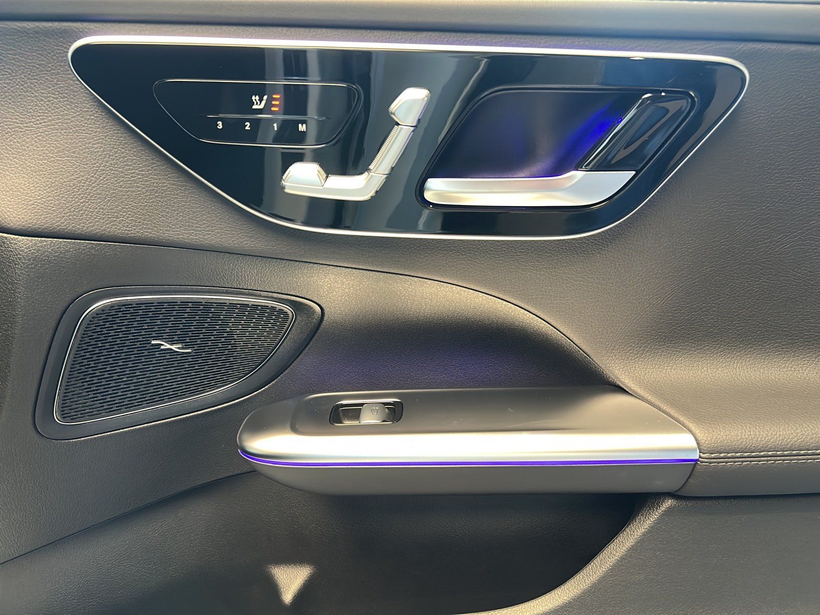 Fahrzeugabbildung Mercedes-Benz C 220 d 4M T AMG 360° AHK DigLight Keyless