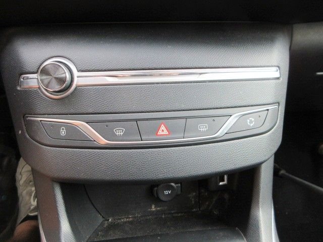 Fahrzeugabbildung Peugeot 308 Allure 1.2T NAVI/LED/PDC/TEMPOMAT