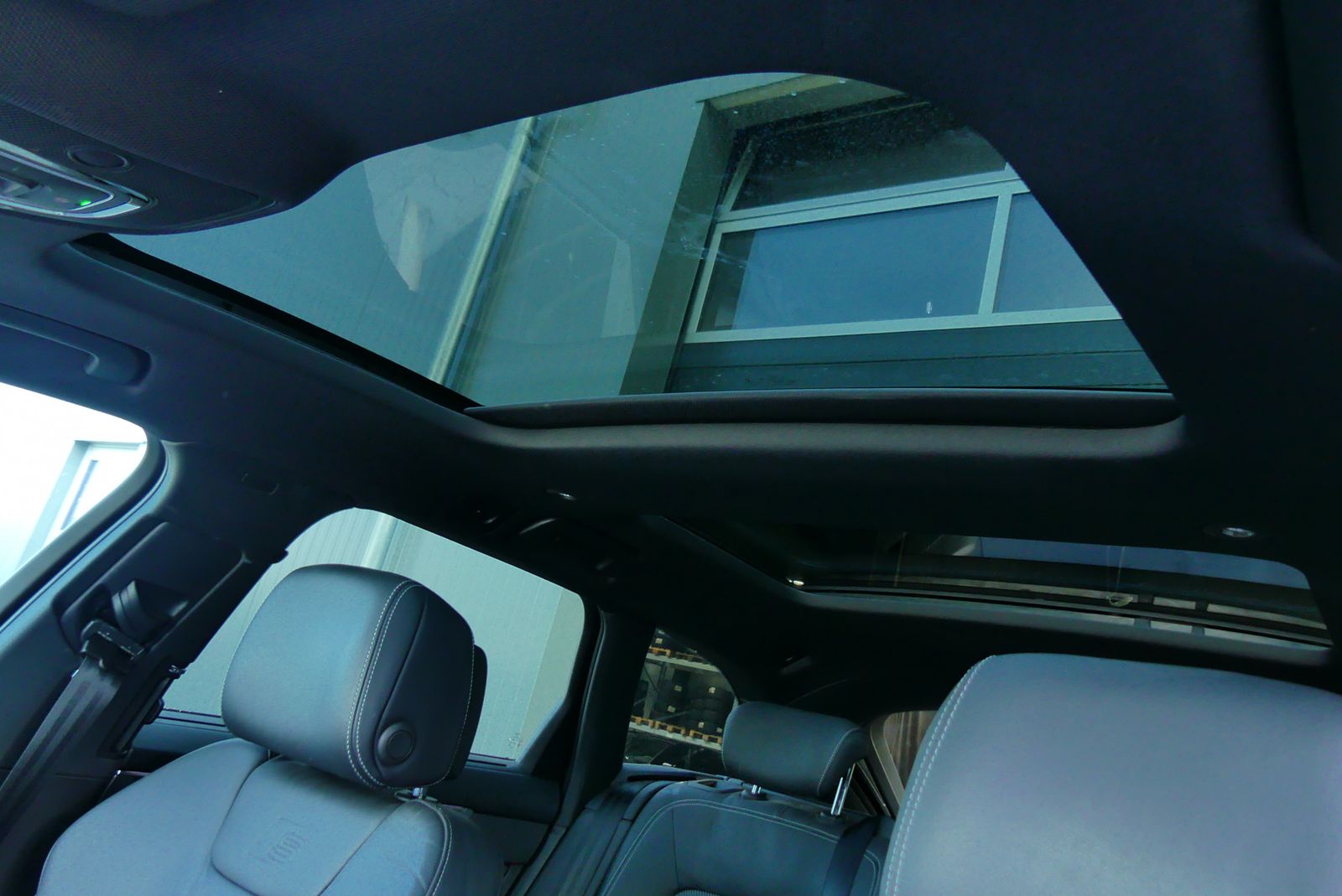 Fahrzeugabbildung Audi A6 Avant 45 TFSI S-Line NAV+LED+VCOCKPIT+PANO+SH