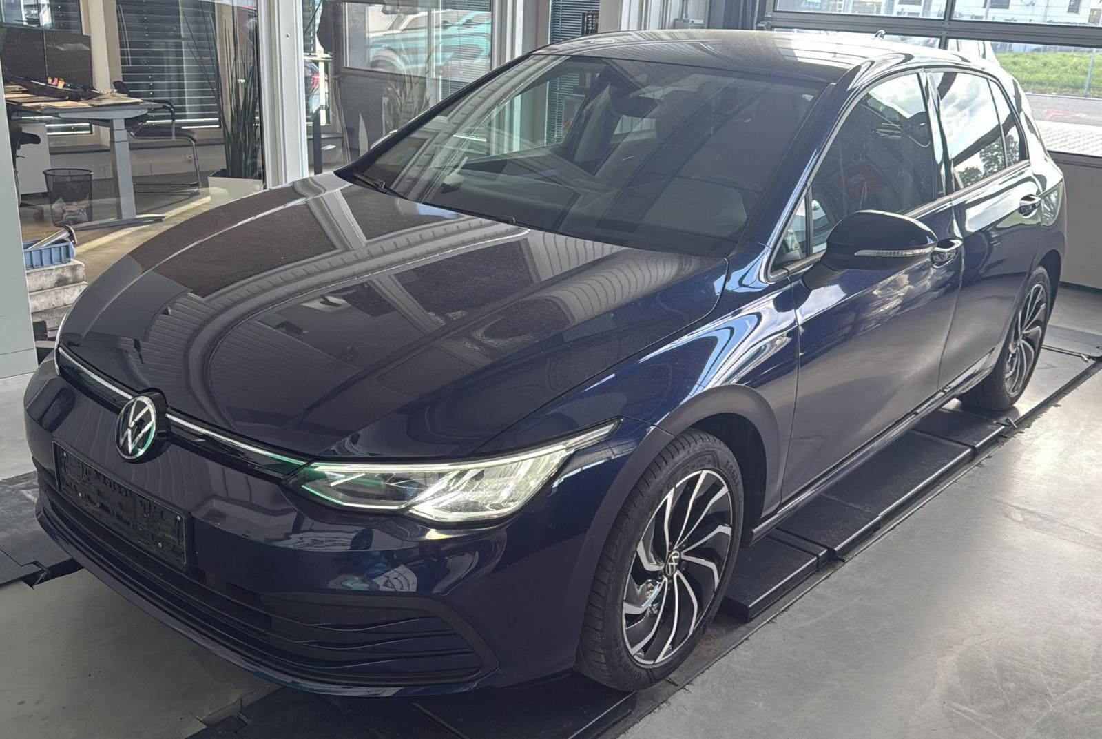 Volkswagen Golf 8 1.5 TSI Life 17 ACC LED NAVI SHZ