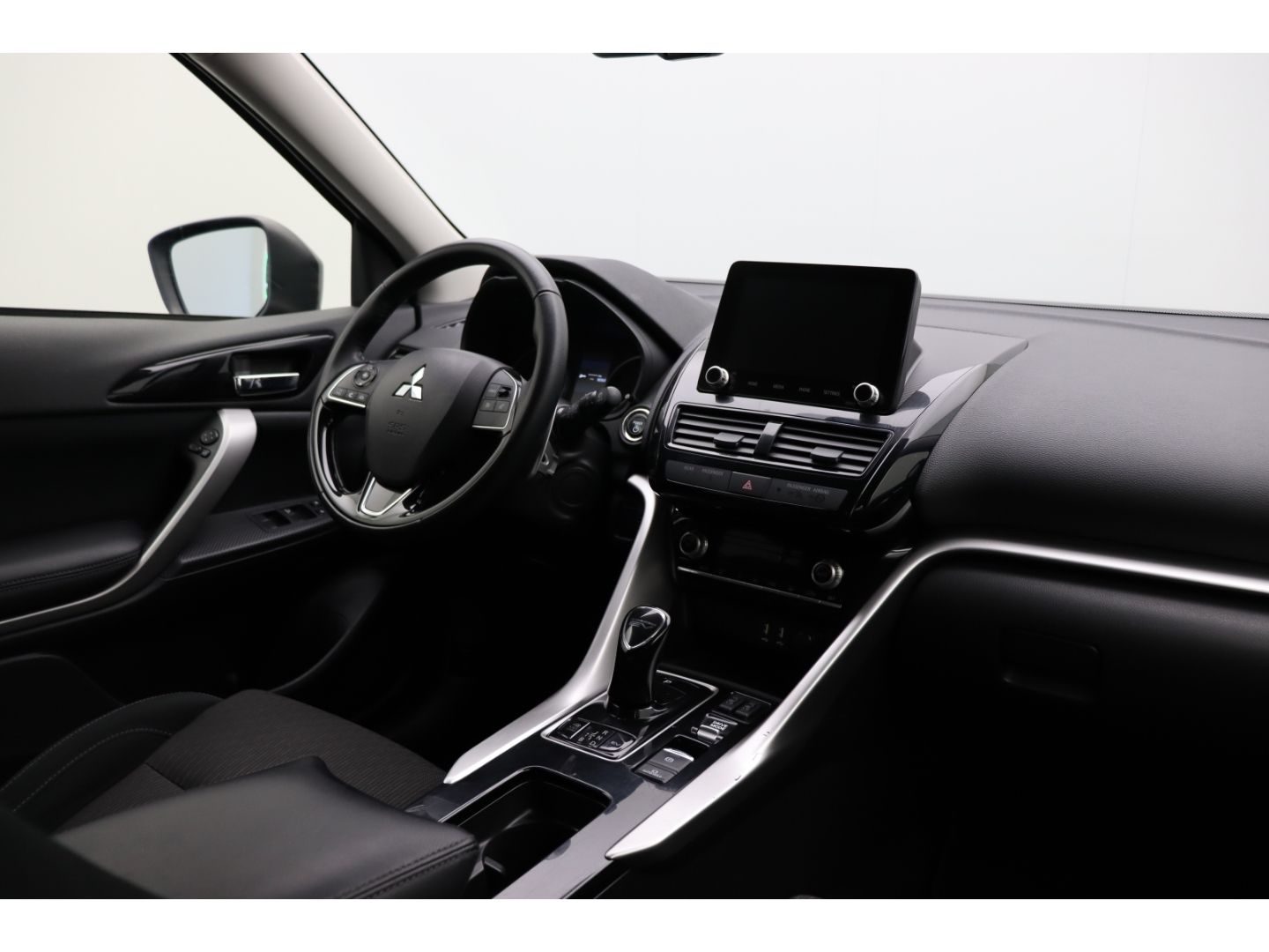 Fahrzeugabbildung Mitsubishi Eclipse Cross Basis Hybrid 4WD Rückfahrkamera