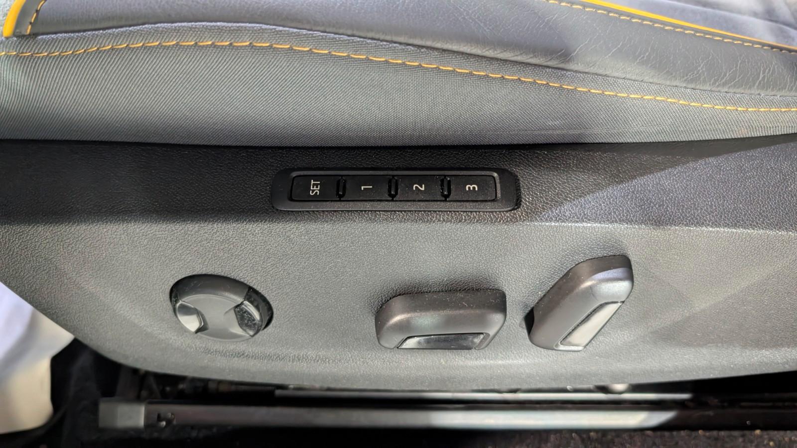 Skoda Enyaq 80 Lounge ACC*HUD*KAM*PANO*MEMO*W-PUMPE