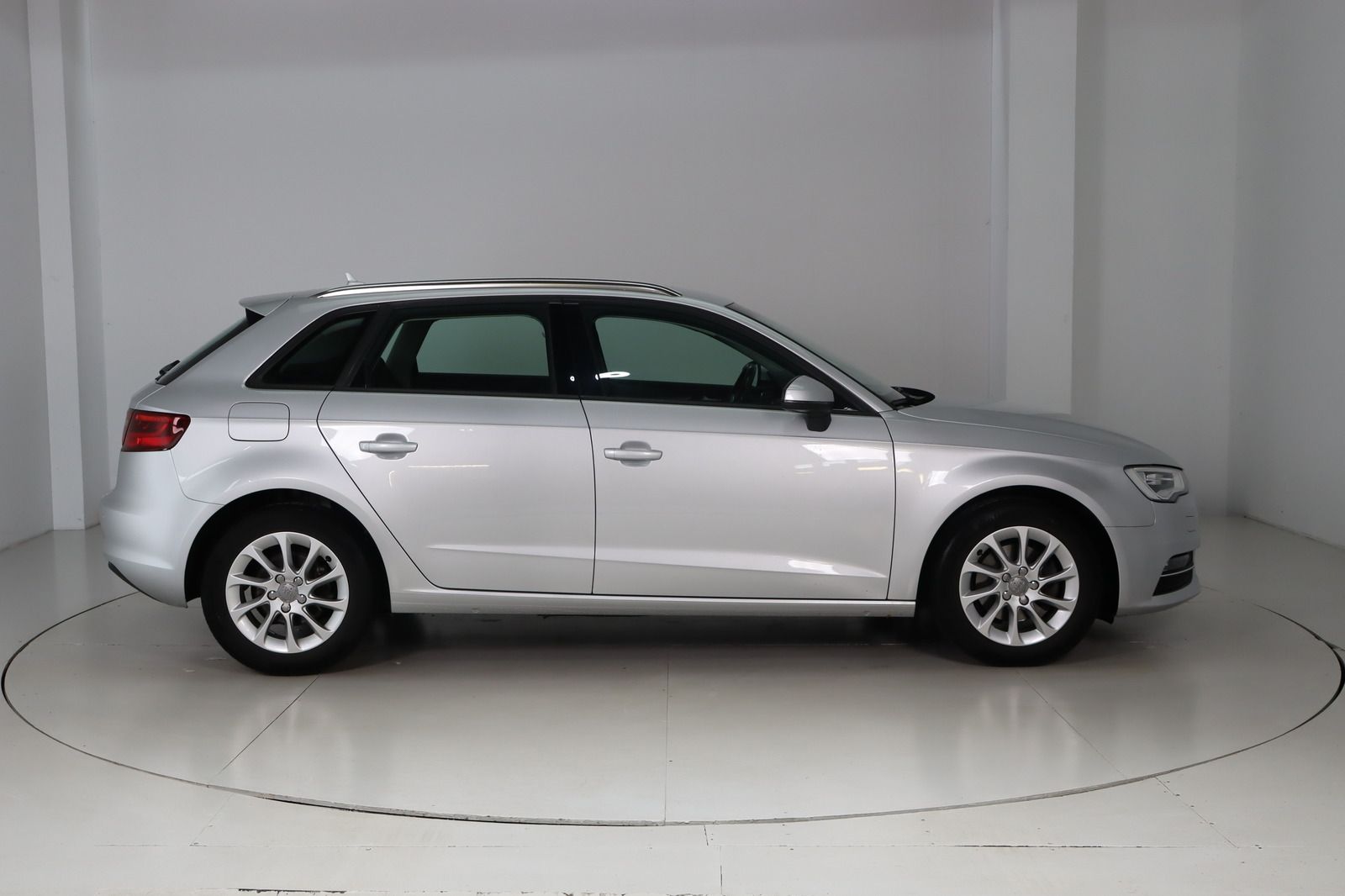 Fahrzeugabbildung Audi A3 1.4 TFSI Ambiente Sportback * Navi * Bi-Xenon