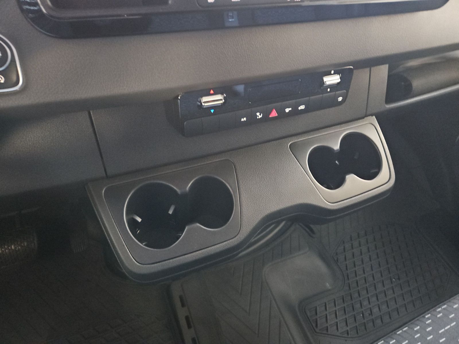 Fahrzeugabbildung Mercedes-Benz Sprinter 319 Kasten SELECT L3H2 LED SHZ RFK AHK