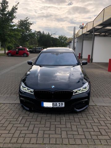 BMW 750 Baureihe 7 Lim 750 d xDrive M Paket