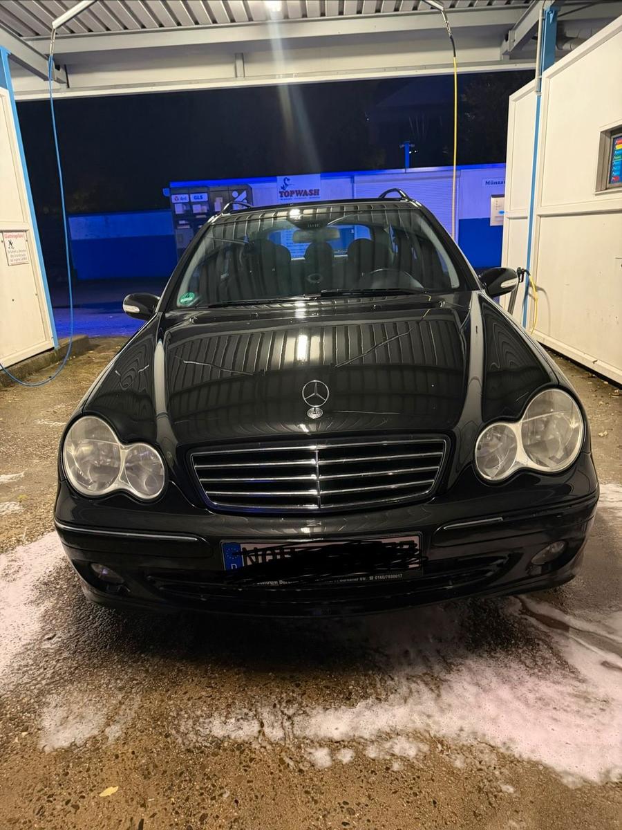 Mercedes-Benz C180 2005 — rear view