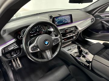 Fahrzeugabbildung BMW 530i M Sport Kamera DAB Alarm HiFi Navi 19"