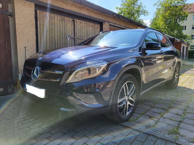 MERCEDES-BENZ GLA 200 SCORE Garagenwagen Automatik nur 77000km