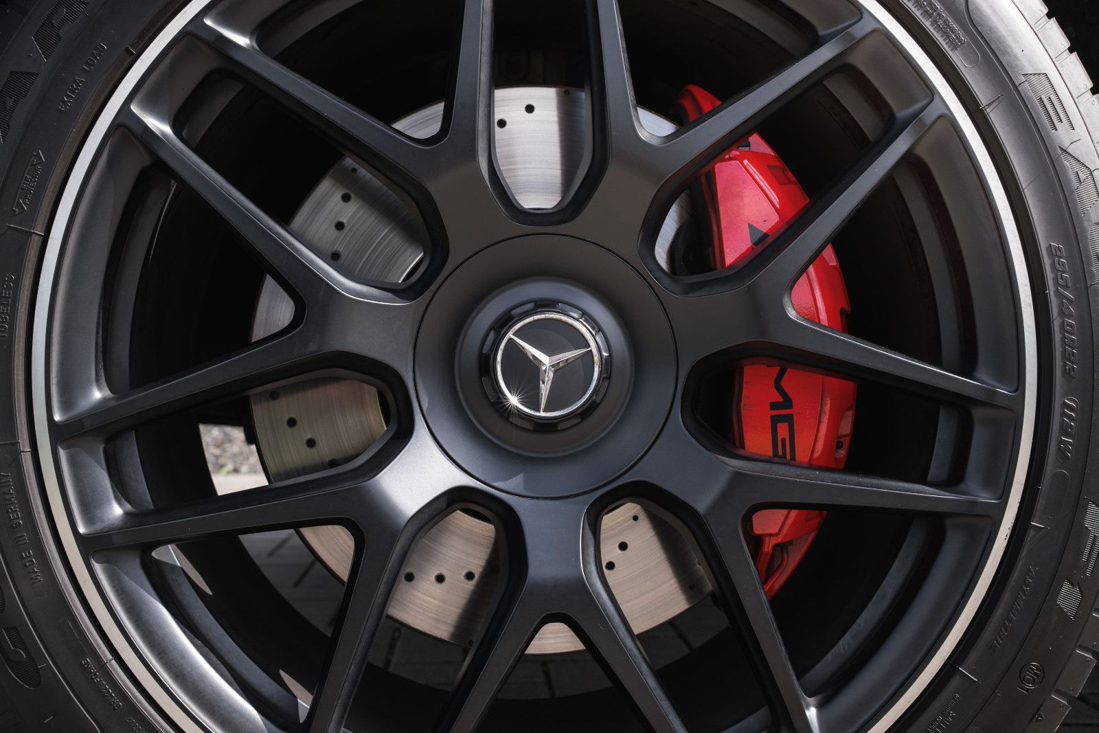 Fahrzeugabbildung Mercedes-Benz G 63 AMG-Perform.Paket-Superior-NightP.-Carbon