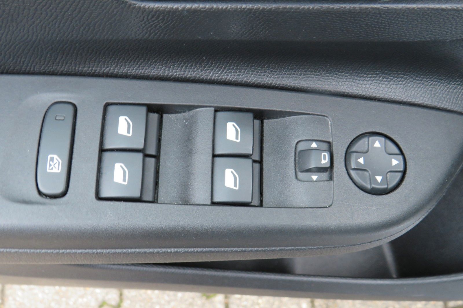 Fahrzeugabbildung Opel Corsa F Edition AUTOMATIK NAVI SITZH. PDC 1.HD