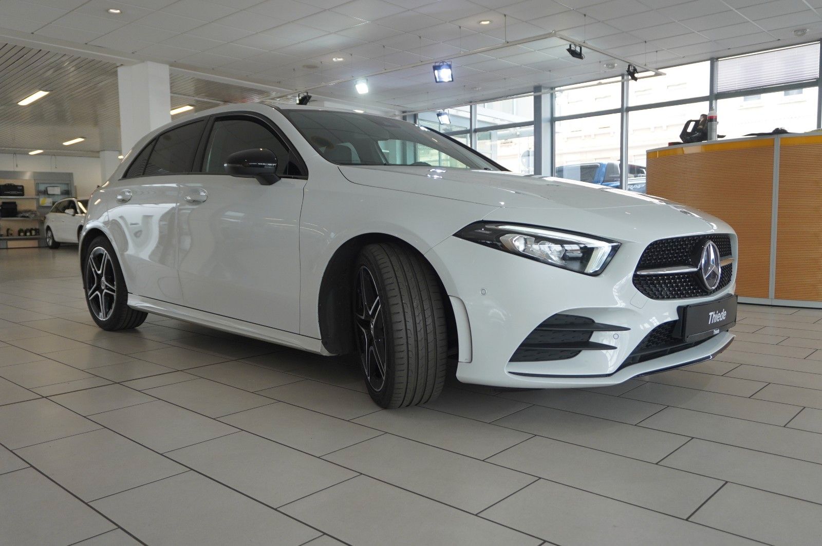 Fahrzeugabbildung Mercedes-Benz A 180 AMG LINE 7G-DCT NAVI/LED/VIRT./KAMERA/DAB+