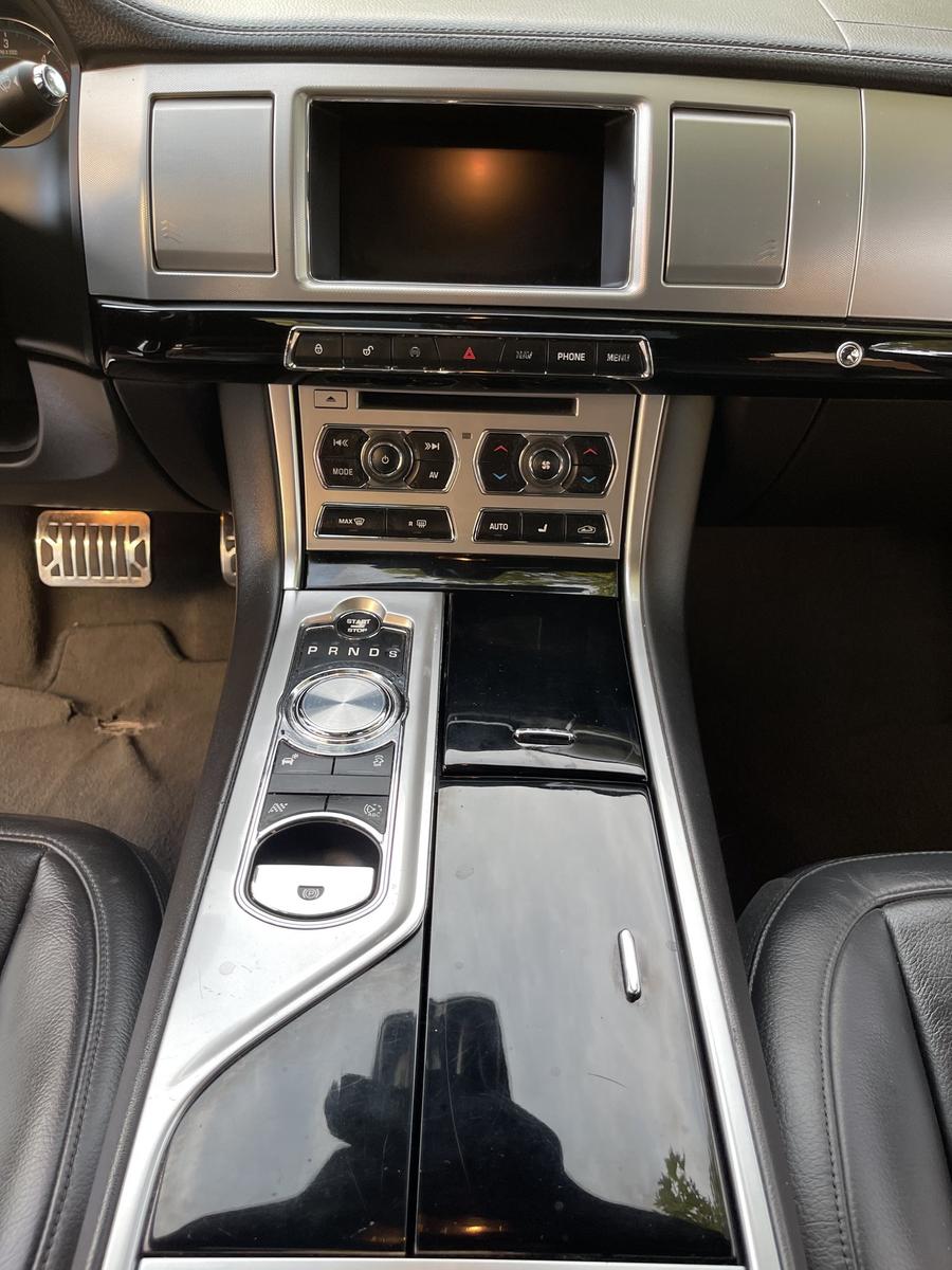 JAGUAR XF SPORTBRAKE 3.0 V6 DIESEL 241CH