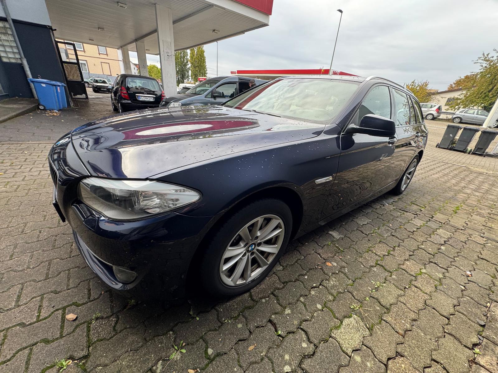 BMW 528 2013 — interior
