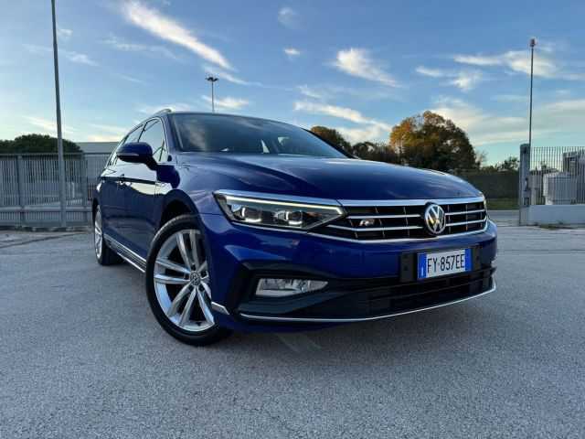 Volkswagen Passat Variant R-LINE