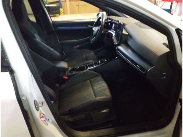 Golf VIII 1.5 eTSI DSG R-Line Pano/Standhzg/Kame