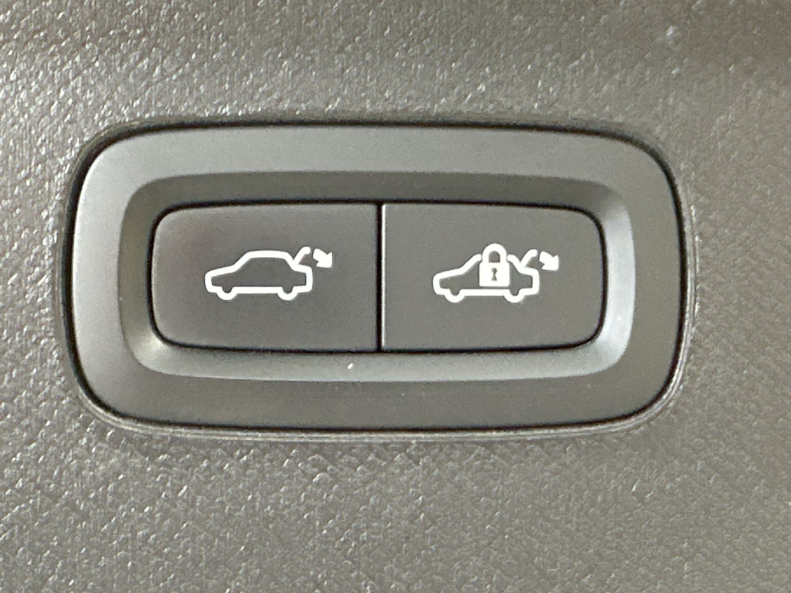 Fahrzeugabbildung Volvo XC90 B5 AWD Momentum Pro NAV+LED+VC+PANO+AHK+H&K
