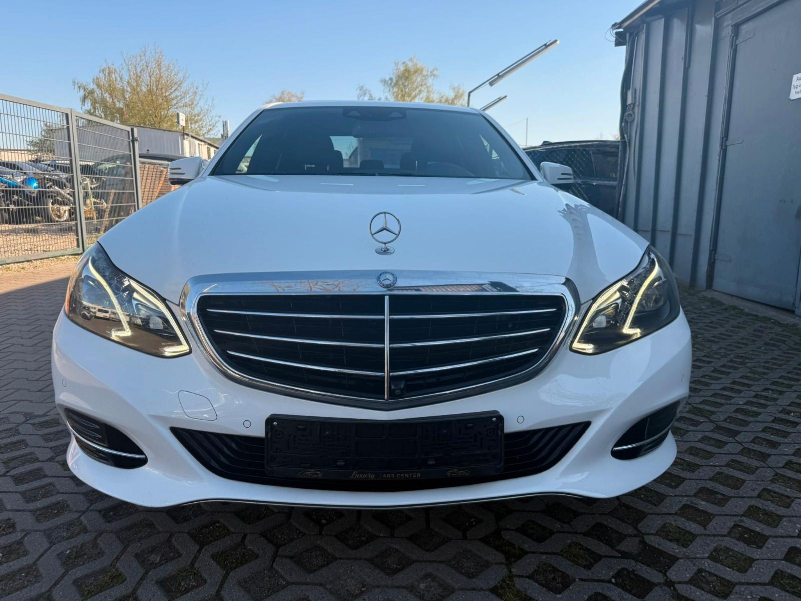 Mercedes-Benz E 300 AVANTGARDE*LEDER*NAVI*XENON*STIG*KAMERA*