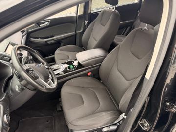 Ford S-Max - 11