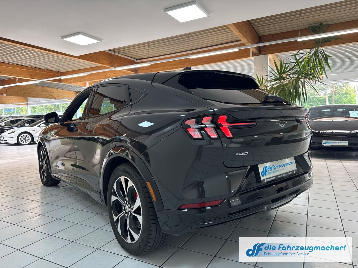 Fahrzeugabbildung Ford Mustang MACH-E Mach-E Premium AWD Navi Digitales
