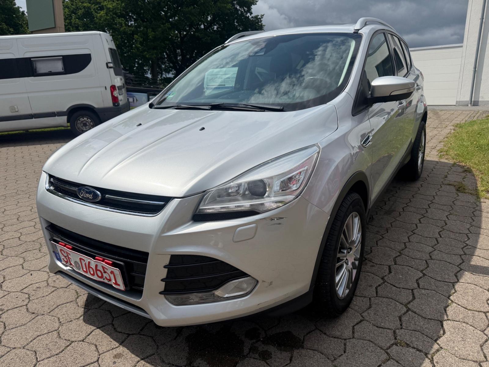 Ford Kuga Titanium 1.6 *Leder*PANO*4X4*XEN*NAVI*