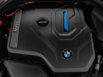 Fahrzeugabbildung BMW 530e xD Kamera Laser HUD DAB HiFi AHK ACC Komfor