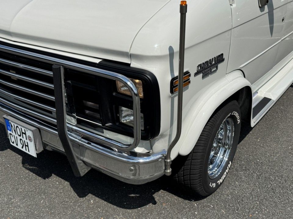 Fahrzeugabbildung Chevrolet Chevy Van G20 5.7 V8 Tiara komplett gemacht