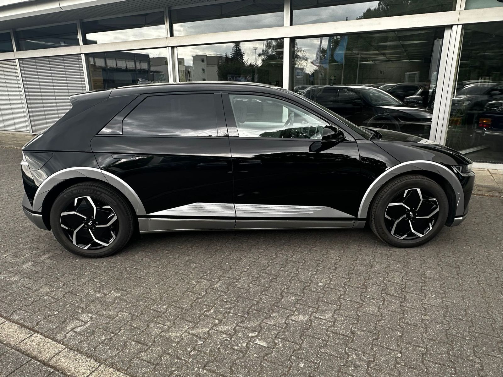 Fahrzeugabbildung Hyundai Ioniq 5 Techniq WERKSGAR NAVI+LED+SHZ+KAMERA+WP+