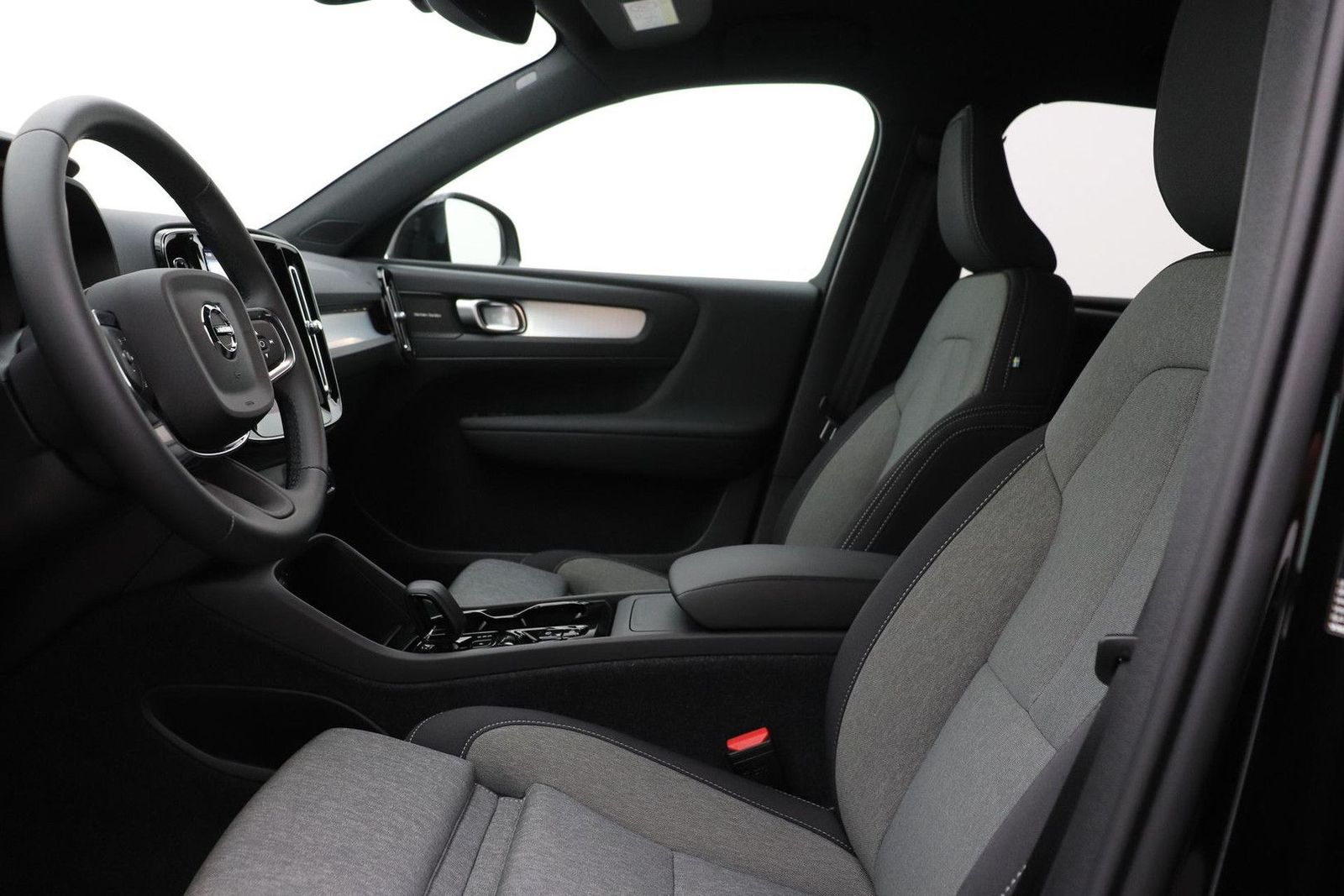 Volvo XC40 2.0 B3 Plus Black Edition | Harman/Kardon | imagem 3