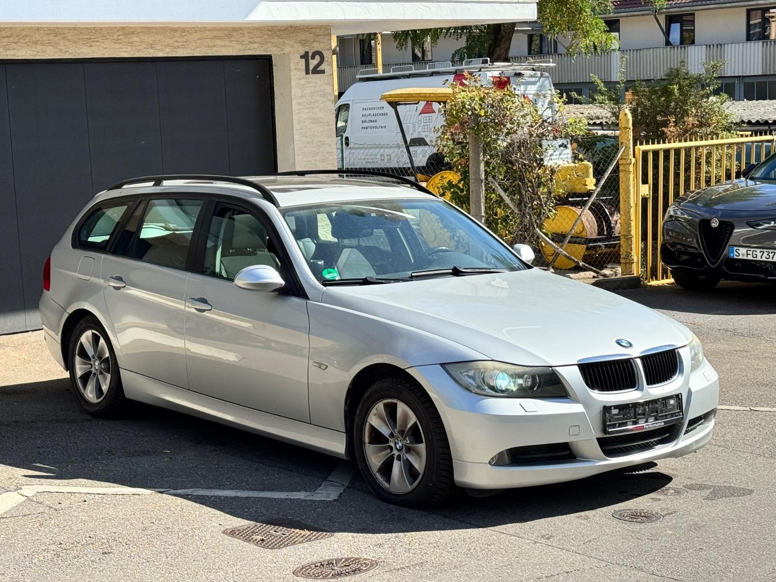 BMW 320 2007 — rear view