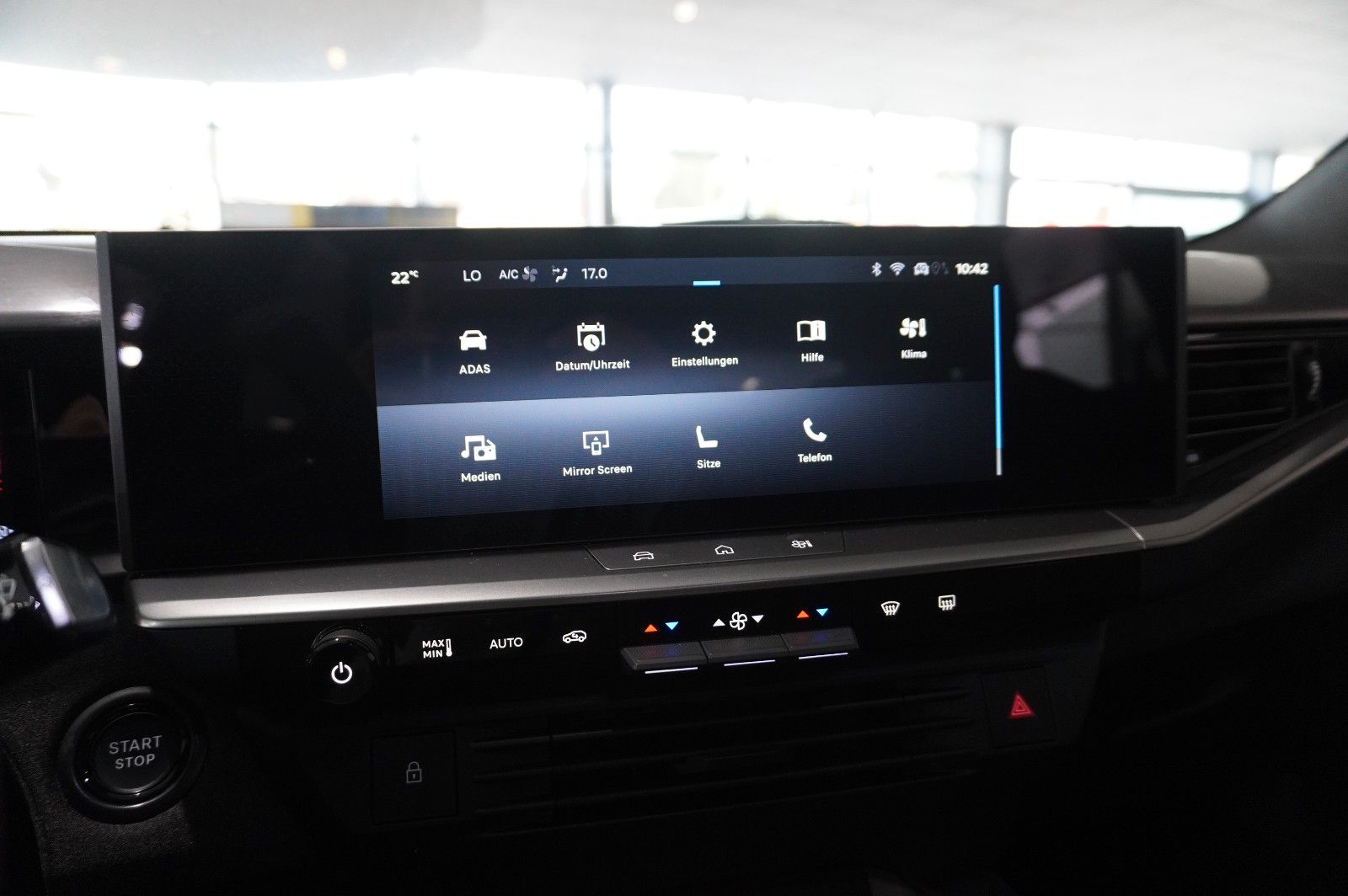Fahrzeugabbildung Opel Grandland 1.2 48V HYBRID NAVI/LED/KAMERA/DAB+