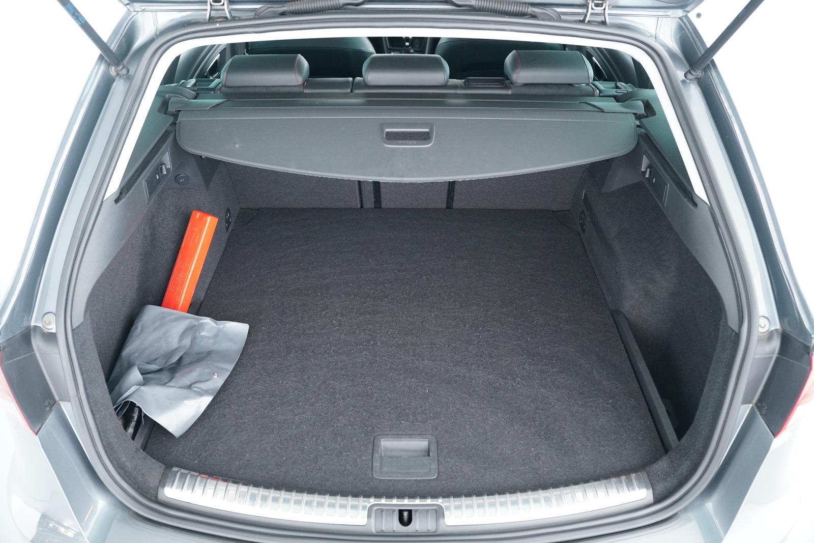 Seat LEON ST FR 1.8TSI COMBI SCHECKHEFT GEPFLEGT+AHK