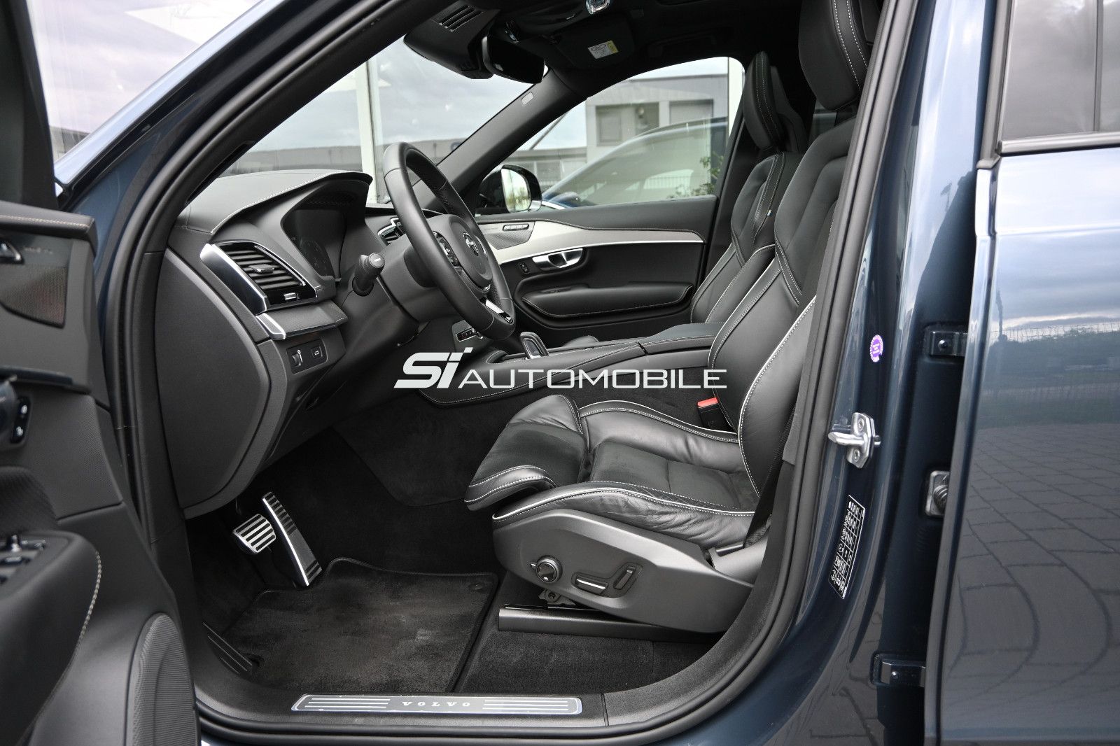 Fahrzeugabbildung Volvo XC90 B5 D AWD R-Design °AHK°STANDHEIZ°PANO°22"°
