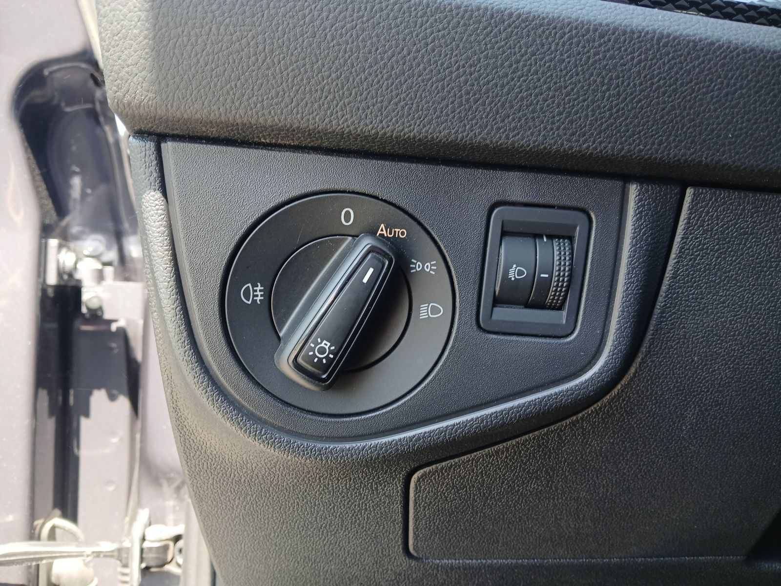 Fahrzeugabbildung Volkswagen Taigo TSI Life 1,99% LED AHK AID PDC SH LM