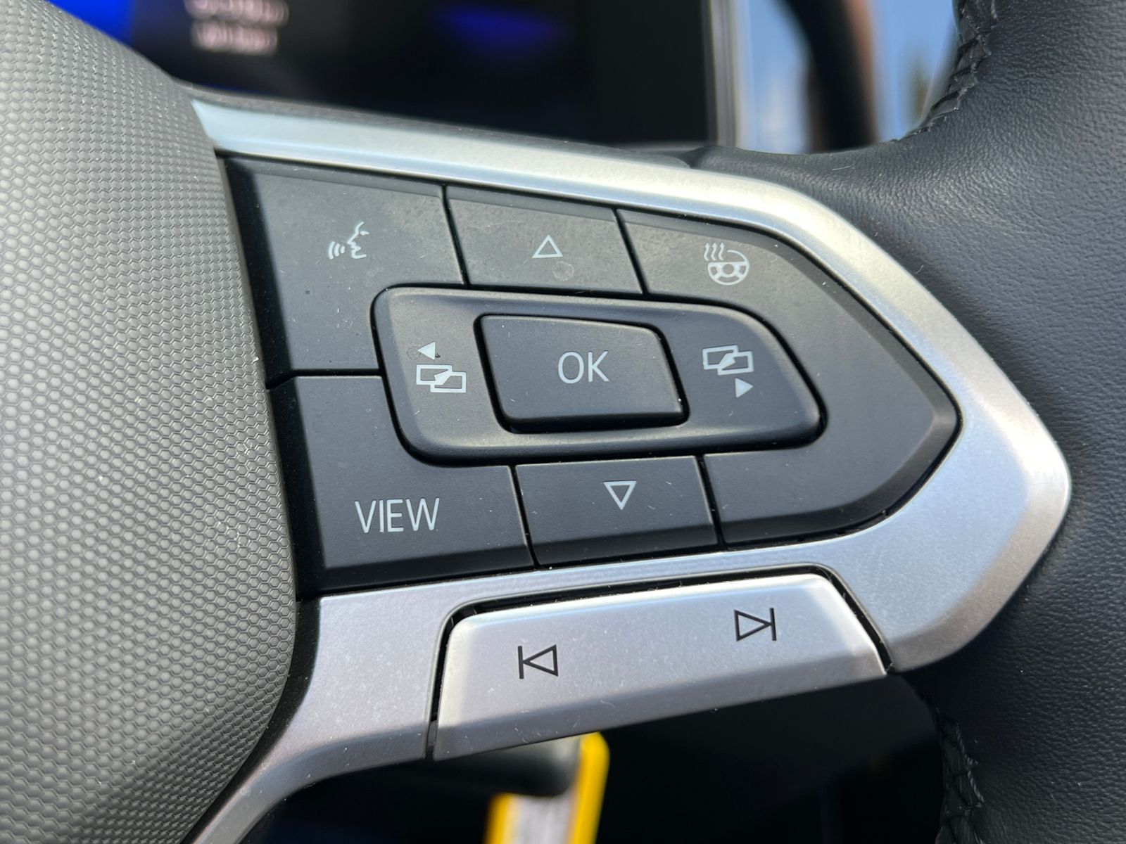 Fahrzeugabbildung Volkswagen T-Roc Cabriolet 1.5 TSI DSG *AHK, LED, Black Sty