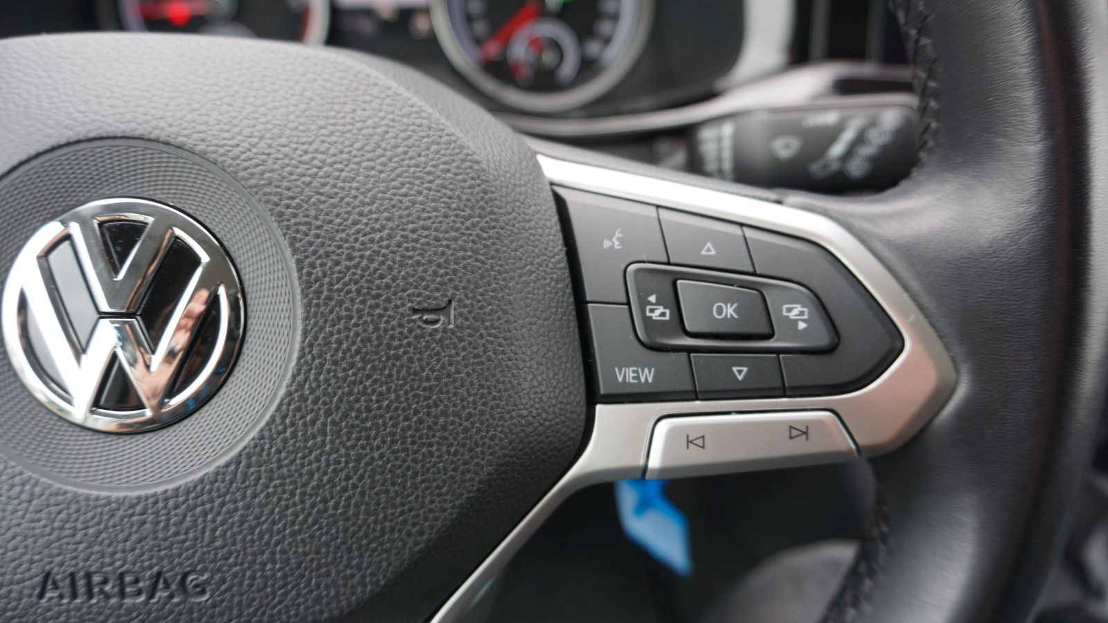 Fahrzeugabbildung Volkswagen T6 Multivan 2.0L TDI DSG Kamera Navi AHK 7 Sitze