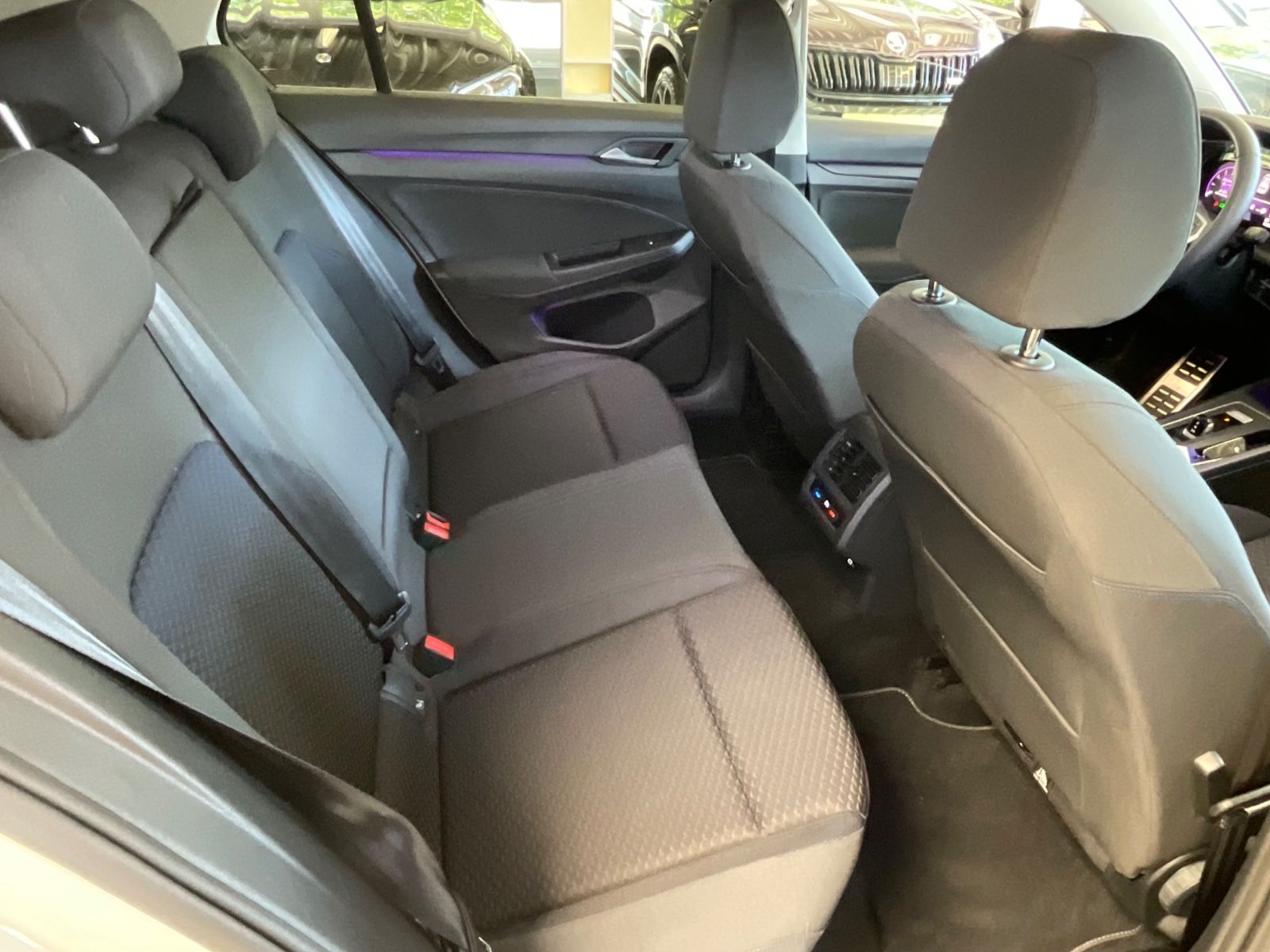Fahrzeugabbildung Volkswagen Golf VIII Lim. United eTSI