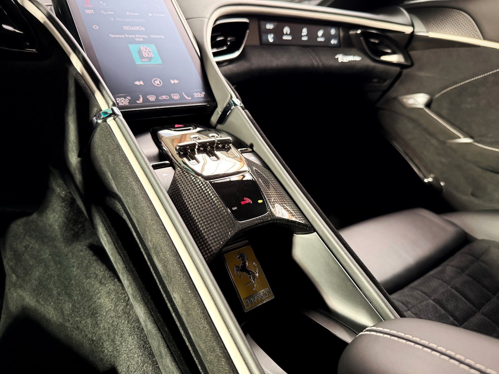 Fahrzeugabbildung Ferrari Roma +Carbon + ADAS + Beifahrerdisplay