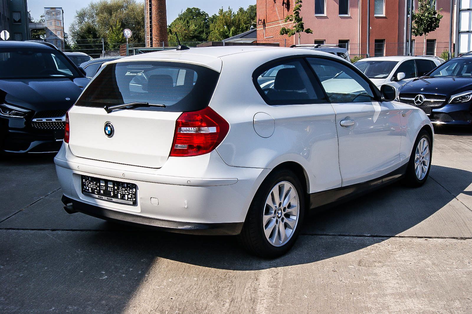 Fahrzeugabbildung BMW 116 d ADVANTAGE KLIMA SIHZG EINPARKHILFE 5-Sitze