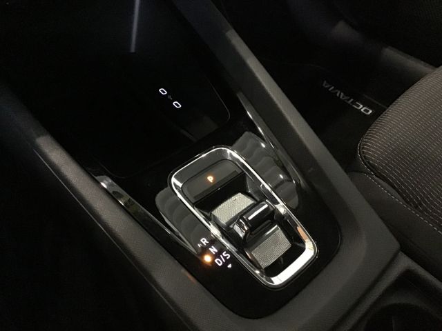 Fahrzeugabbildung Skoda Octavia Ambition 1.0 TSI Combi DSG/LED/Smartlink