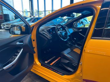 MYAUTOCENTER – Gebraucht- und Jahreswagen mit Werkstattservice in Pfaffenhofen Ford Focus *RECARO*SPORT*SitzHZ*2-ZONEN*TÜV 0127*